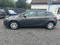 Gebraucht Opel Astra Selection 116 PS (85 kW) 2014 Plat.anthr./rogrey/0j:silbergr Kleinwagen