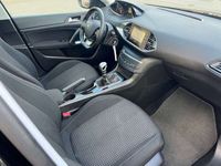 gebraucht Peugeot 308 SW 1,6 Blue-HDI Active / Panorama-Dach / Navi