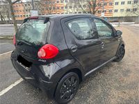 Gebraucht Toyota Aygo 65 PS (47 kW) 2007 Schwarz Kleinwagen