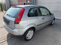 Gebraucht Ford Fiesta 70 PS (51 kW) 2005 Silber Kleinwagen