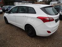 Gebraucht Hyundai i30 110 PS (80 kW) 2015 Weiß Kombi