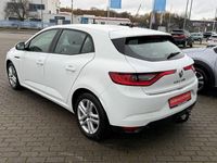 Gebraucht Renault Mégane IV Play 132 PS (97 kW) 2018 Weiß Limousine