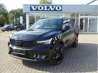 Neu Volvo XC40 Plus 163 PS (119 kW) 2025 Schwarz (onyx black) SUV