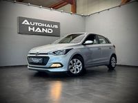 Gebraucht Hyundai i20 Classic 84 PS (61 kW) 2016 Silber Limousine