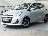 Gebraucht Hyundai i10 67 PS (49 kW) 2018 Sleek silver Kleinwagen