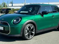 Gebraucht Mini Cooper Favoured 156 PS (114 kW) 2024 Grün Kleinwagen