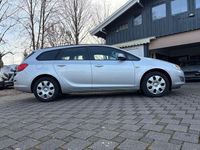 Gebraucht Opel Astra Edition 101 PS (74 kW) 2012 Argon silber/ice silver (m2) Kombi