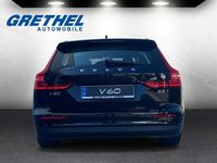 Gebraucht Volvo V60 Core 163 PS (119 kW) 2024 Onyx black / (schwarz) metallic Kombi