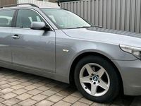Gebraucht BMW 520 163 PS (119 kW) 2005 Grau Kombi