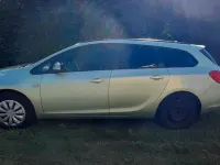 Gebraucht Opel Astra 101 PS (74 kW) 2011 Grün Kombi