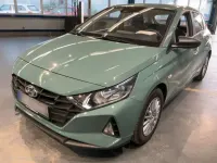 Gebraucht Hyundai i20 Pure 84 PS (61 kW) 2024 Grün Kleinwagen