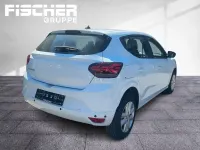Używany Dacia Sandero Expression 91 KM (66 kW) 2023 Biały Sedan/Limuzyna