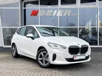 Gebraucht BMW 220 156 PS (114 kW) 2024 Weiß Van / Kleinbus