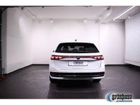 Gebraucht VW Passat Elegance 150 PS (110 kW) 2024 Weiß Kombi