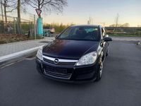 Second-hand Opel Astra Selection 116 CP (85 kW) 2009 Negru Berlinǎ