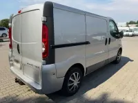 Gebraucht Opel Vivaro 115 PS (84 kW) 2011 Silber Van / Kleinbus