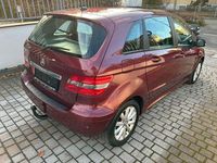 Gebraucht Mercedes B170 116 PS (85 kW) 2009 Rot Van / Kleinbus