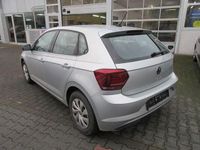 Gebraucht VW Polo Comfortline 95 PS (69 kW) 2021 Reflexsilber (metallic) Limousine
