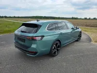 Gebraucht VW Passat Elegance 150 PS (110 kW) 2025 Grün Kombi