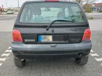 Second-hand Renault Twingo 58 CP (42 kW) 2004 Negru Hatchback