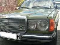 Gebraucht Mercedes E230 136 PS (100 kW) 1982 Grün Limousine