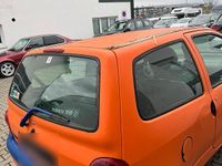 Second-hand Renault Twingo 75 CP (55 kW) 2002 Portocaliu Hatchback