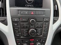 Gebraucht Opel Astra Edition 131 PS (96 kW) 2012 Weiß Limousine