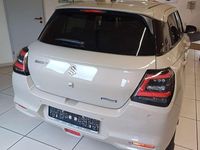 Gebraucht Suzuki Swift Comfort 83 PS (61 kW) 2024 Caravan ivory metallic Limousine