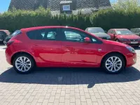 Gebraucht Opel Astra 131 PS (96 kW) 2012 Rot Limousine