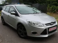 Gebraucht Ford Focus Trend 105 PS (77 kW) 2013 Polarsilber metallic Kombi