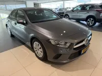 Gebraucht Mercedes A180 136 PS (100 kW) 2020 Grau Limousine