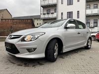 Gebraucht Hyundai i30 Classic 109 PS (80 kW) 2012 Silber Limousine