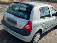 Gebraucht Renault Clio II 58 PS (42 kW) 2003 Silber Kleinwagen