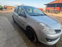 Gebraucht Renault Clio II 55 PS (40 kW) 2005 Grau Kleinwagen