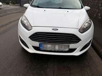Gebraucht Ford Fiesta 82 PS (60 kW) 2015 Weiß Kleinwagen