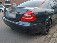 Second-hand Mercedes E200 150 CP (110 kW) 2004 Negru Berlinǎ