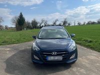Gebraucht Hyundai i30 Trend 101 PS (74 kW) 2017 Blau Kombi