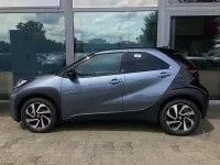 Neu Toyota Aygo X 72 PS (52 kW) 2025 Grau SUV