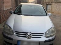 Gebraucht VW Golf V 105 PS (77 kW) 2004 Silber Kleinwagen