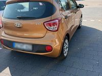 Gebraucht Hyundai i10 67 PS (49 kW) 2017 Orange Kleinwagen