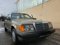 Gebraucht Mercedes E260 160 PS (117 kW) 1987 Grün Limousine
