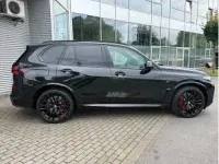 Neu BMW X5 489 PS (359 kW) 2026 Schwarz (saphirschwarz metallic) SUV