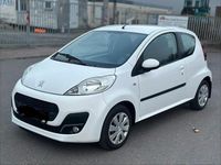 Gebraucht Peugeot 107 60 PS (44 kW) 2013 Weiß Kleinwagen