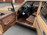 Gebraucht Mercedes 280 156 PS (114 kW) 1977 Beige Limousine