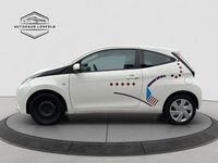 Gebraucht Toyota Aygo X-play 69 PS (50 kW) 2017 Weiß Kleinwagen