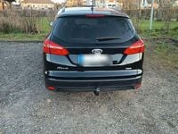 Gebraucht Ford Focus 101 PS (74 kW) 2016 Schwarz Kombi