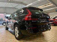 Gebraucht Volvo XC60 Momentum 197 PS (144 kW) 2022 Onyx black / metallic SUV
