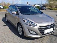 Gebraucht Hyundai i30 Pure 101 PS (74 kW) 2017 Beige Limousine