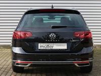 Gebraucht VW Passat Elegance 150 PS (110 kW) 2024 Deep black perleffekt Kombi