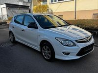 Gebraucht Hyundai i30 109 PS (80 kW) 2011 Weiß Kleinwagen